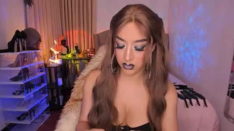 Snapshot of livecumayumi chatting on 10.28.25 Goddess Ayumi online show from 10.28.25