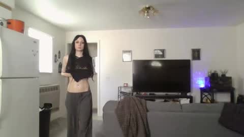 Snapshot of livmirage chatting on 09.30.25 Liv Mirage online show from 09.30.25