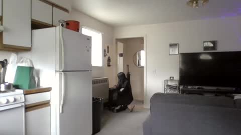 Snapshot of livmirage chatting on 10.08.25 Liv Mirage online show from 10.08.25