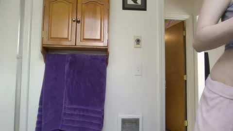 Snapshot of livmirage chatting on 10.09.25 Liv Mirage online show from 10.09.25