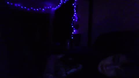 Snapshot of livmirage chatting on 11.10.25 Liv Mirage online show from 11.10.25