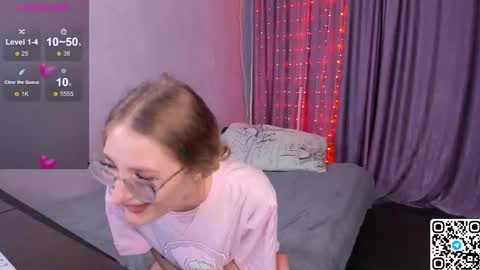 My name is Livy Nice to meet you  Thumbs up please its important online show from 09.28.25