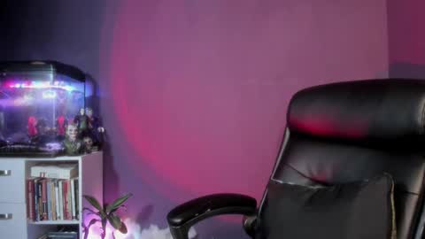 Snapshot of lixrose chatting on 12.20.25 LixRose online show from 12.20.25