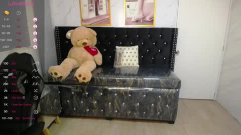 Snapshot of liz25_b chatting on 01.21.25 Liz online show from 01.21.25