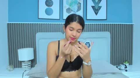 Snapshot of liz__cute chatting on 10.22.25 Lizeth online show from 10.22.25