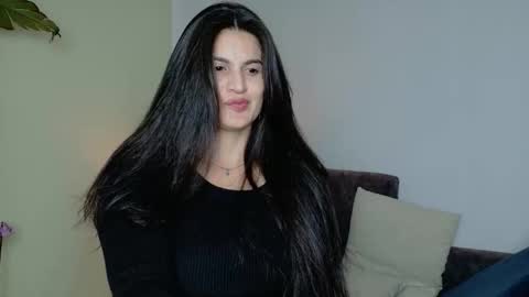 Snapshot of liz_devine chatting on 10.22.25 liz online show from 10.22.25