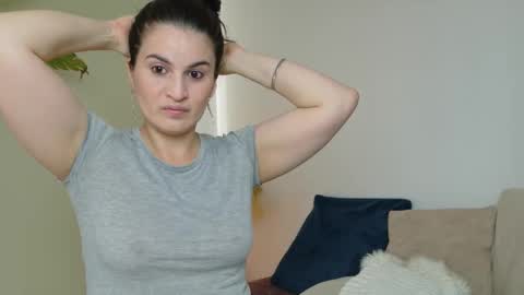 Snapshot of liz_devine chatting on 11.09.25 liz online show from 11.09.25