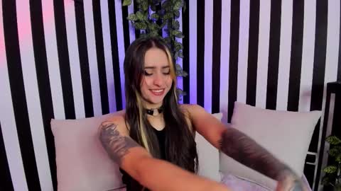 Snapshot of liz_goth chatting on 09.25.25 Liz online show from 09.25.25