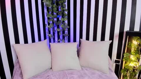 Snapshot of liz_goth chatting on 09.26.25 Liz online show from 09.26.25