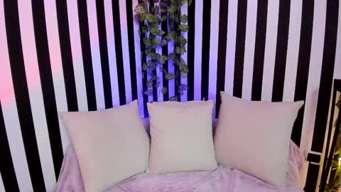 Snapshot of liz_goth chatting on 09.29.25 Liz online show from 09.29.25