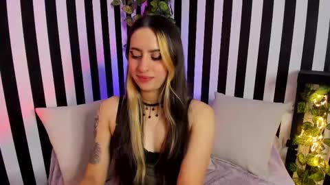 Snapshot of liz_goth chatting on 10.17.25 Liz online show from 10.17.25