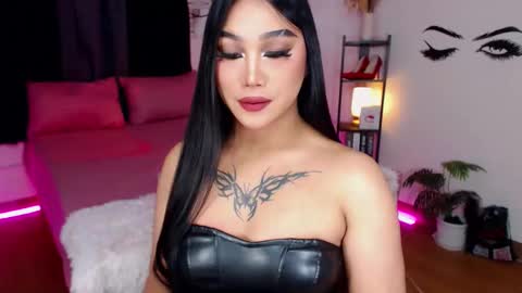 Snapshot of lizalegrand chatting on 01.21.25 Liza online show from 01.21.25