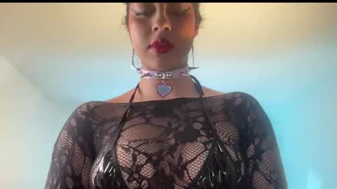Snapshot of lizambarr chatting on 11.16.25 Lizeth online show from 11.16.25