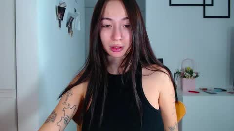 Snapshot of lizamyah chatting on 11.19.25 Liza online show from 11.19.25