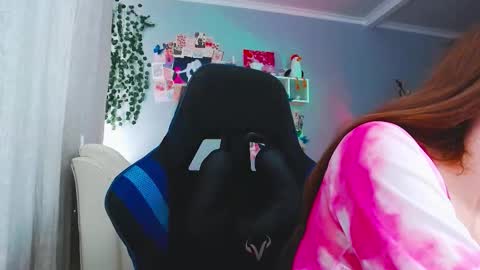 Snapshot of lizberry_moon chatting on 10.18.25 Lisa online show from 10.18.25