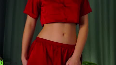 Snapshot of lizbethcoll chatting on 12.18.24 Sunnheart online show from 12.18.24