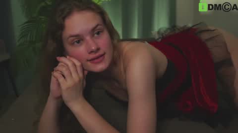 Snapshot of lizbethcoll chatting on 12.24.24 Sunnheart online show from 12.24.24