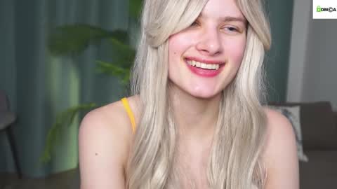 Snapshot of lizbethcoll chatting on 01.03.25 Sunnheart online show from 01.03.25