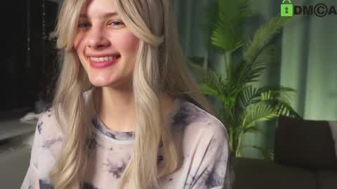 Snapshot of lizbethcoll chatting on 01.16.25 Sunnheart online show from 01.16.25