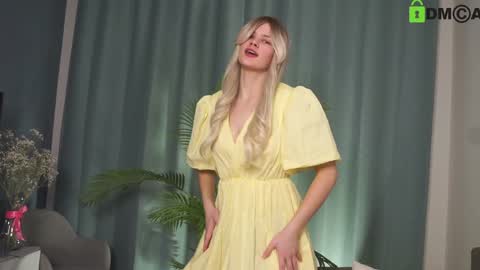 Snapshot of lizbethcoll chatting on 01.21.25 Sunnheart online show from 01.21.25