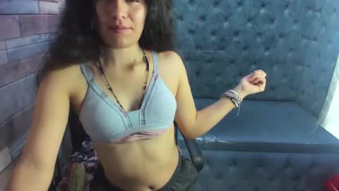 lizeth_garcia_ online show from 10.18.25