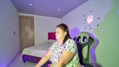 Snapshot of lizz_milf chatting on 11.12.25 lizz_milf online show from 11.12.25