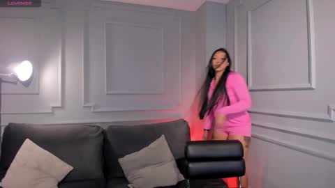 Snapshot of lizzhamilton_ chatting on 10.04.25 Lizzi online show from 10.04.25