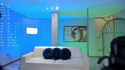 Snapshot of lizzhamilton_ chatting on 10.08.25 Lizzi online show from 10.08.25