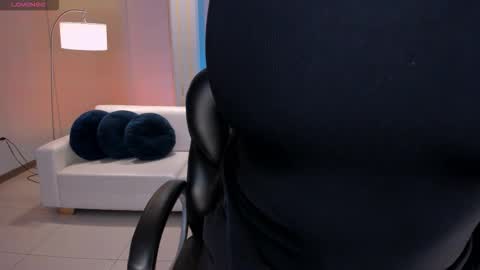 Snapshot of lizzhamilton_ chatting on 10.10.25 Lizzi online show from 10.10.25