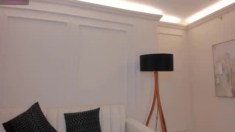 Snapshot of lizzhamilton_ chatting on 10.12.25 Lizzi online show from 10.12.25