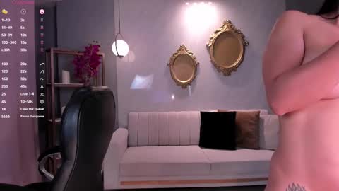 Snapshot of lizzhamilton_ chatting on 10.23.25 Lizzi online show from 10.23.25