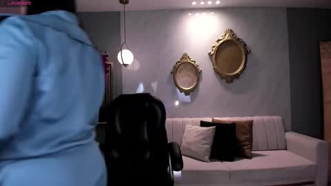 Snapshot of lizzhamilton_ chatting on 10.24.25 Lizzi online show from 10.24.25