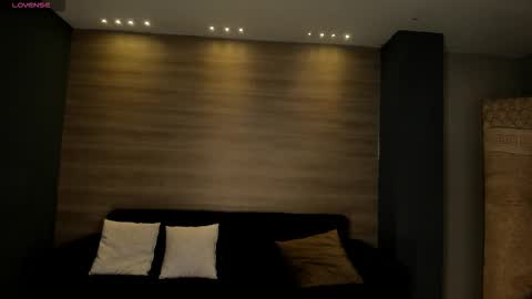 Snapshot of lizzhamilton_ chatting on 10.30.25 Lizzi online show from 10.30.25