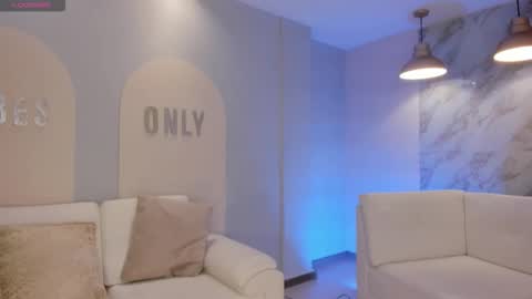 Snapshot of lizzhamilton_ chatting on 11.02.25 Lizzi online show from 11.02.25