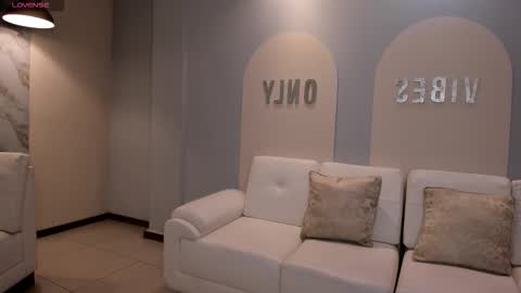 Snapshot of lizzhamilton_ chatting on 11.03.25 Lizzi online show from 11.03.25