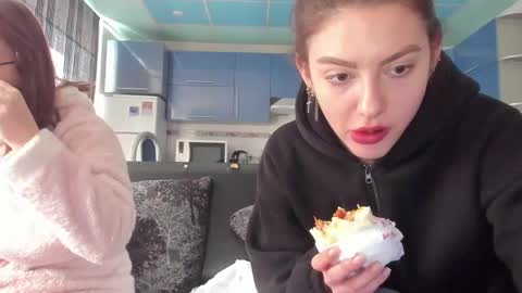 lizzi_muur online show from 02.20.25