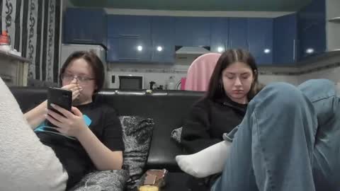 lizzi_muur online show from 02.26.25