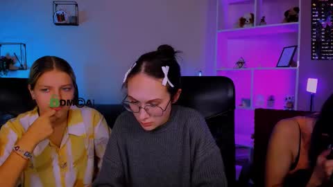 lizzie_boom online show from 11.18.25