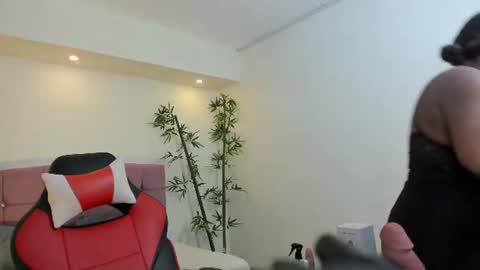 lizzie_williamss online show from 07.02.26