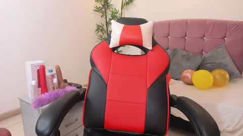lizzie_williamss online show from 07.14.26
