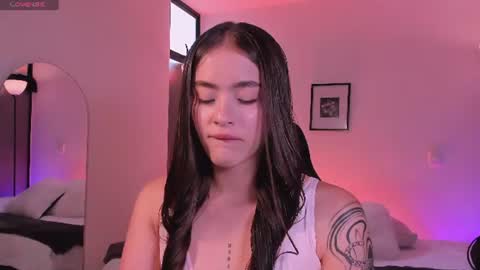Snapshot of lizzycolins chatting on 06.24.26 Lizzy Colins online show from 06.24.26