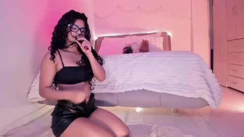 Snapshot of lm_kloeeh chatting on 09.27.25 Kloe see you 28-11  to celebrate my birthday online show from 09.27.25