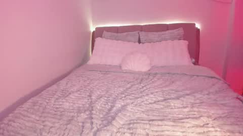 Snapshot of lm_kloeeh chatting on 09.30.25 Kloe see you 28-11  to celebrate my birthday online show from 09.30.25