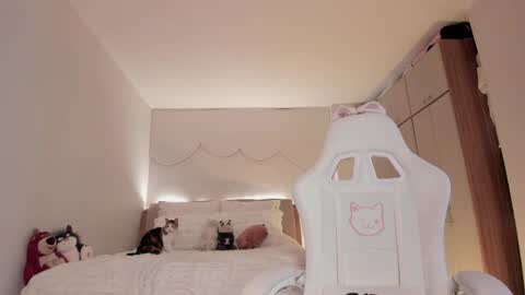 Snapshot of lm_kloeeh chatting on 05.14.26 Kloe see you 28-11 to celebrate my birthday online show from 05.14.26