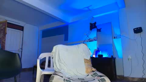 Snapshot of lobo_cockk chatting on 11.04.25 edwin online show from 11.04.25