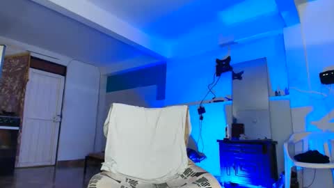 Snapshot of lobo_cockk chatting on 11.08.25 edwin online show from 11.08.25