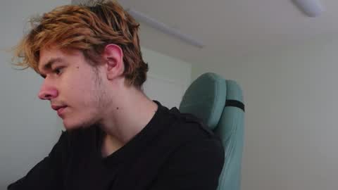 Snapshot of logan_fraser chatting on 11.02.25 LOGAN FRASER online show from 11.02.25