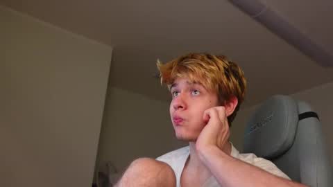 Snapshot of logan_fraser chatting on 11.09.25 LOGAN FRASER online show from 11.09.25