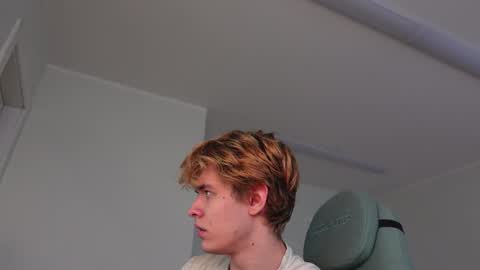 Snapshot of logan_fraser chatting on 11.15.25 LOGAN FRASER online show from 11.15.25