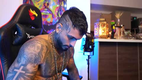 logan_hugh8 online show from 10.13.25